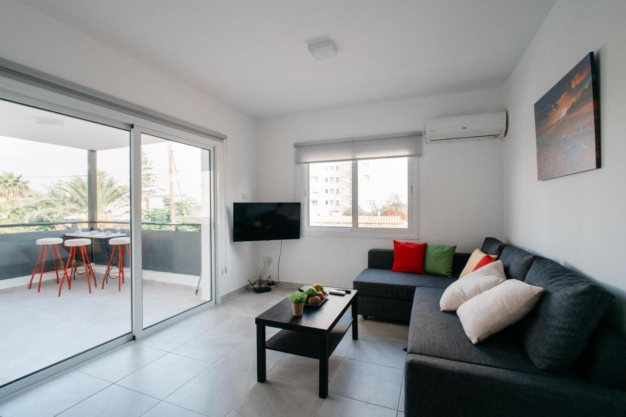 Seasunlove Apt. Apartamento Larnaca Exterior foto