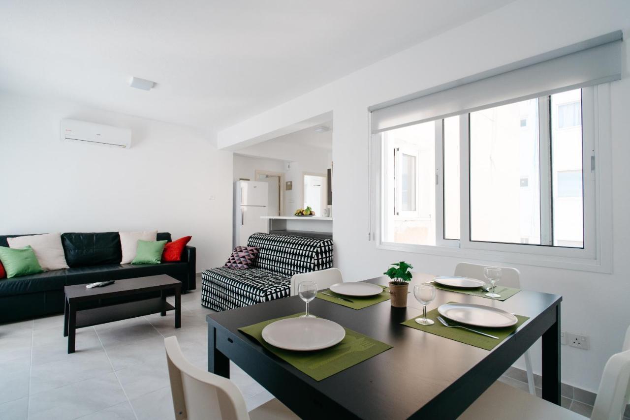 Seasunlove Apt. Apartamento Larnaca Exterior foto